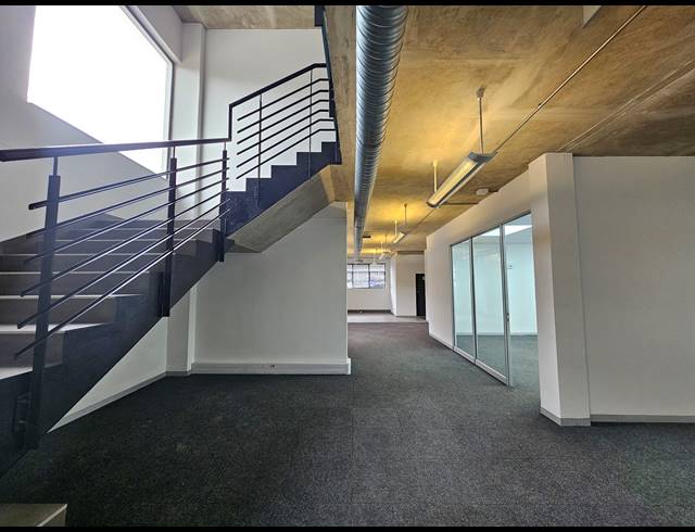 3,280M² WAREHOUSE TO LET IN LINBRO PARK